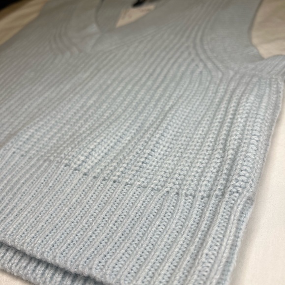 H&M Light Blue Sleeveless Sweater - Picture 3 of 8